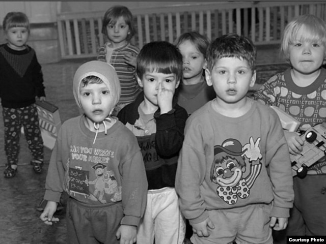 Народжаныя ў няволі. Фота з сайту Віктара Стралкоўскага http://svsphoto.com/turdet.php