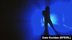 На початку року поліція повідомляла, що розслідує відео вечірок у Києві, що містили ймовірні сцени сексуального насильства щодо молодих дівчат (фото ілюстративне)