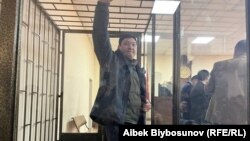 Атай Бейшенбек сот залында.