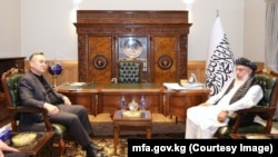 Таалатбек Масадыков менен Шер Мохаммад Аббас Станикзай. Кабул, Ооганстан.