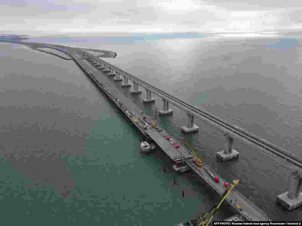 Мост считается жизненно важным для снабжения Крыма, где порт Севастополь служит штабом Черноморского флота России&nbsp;