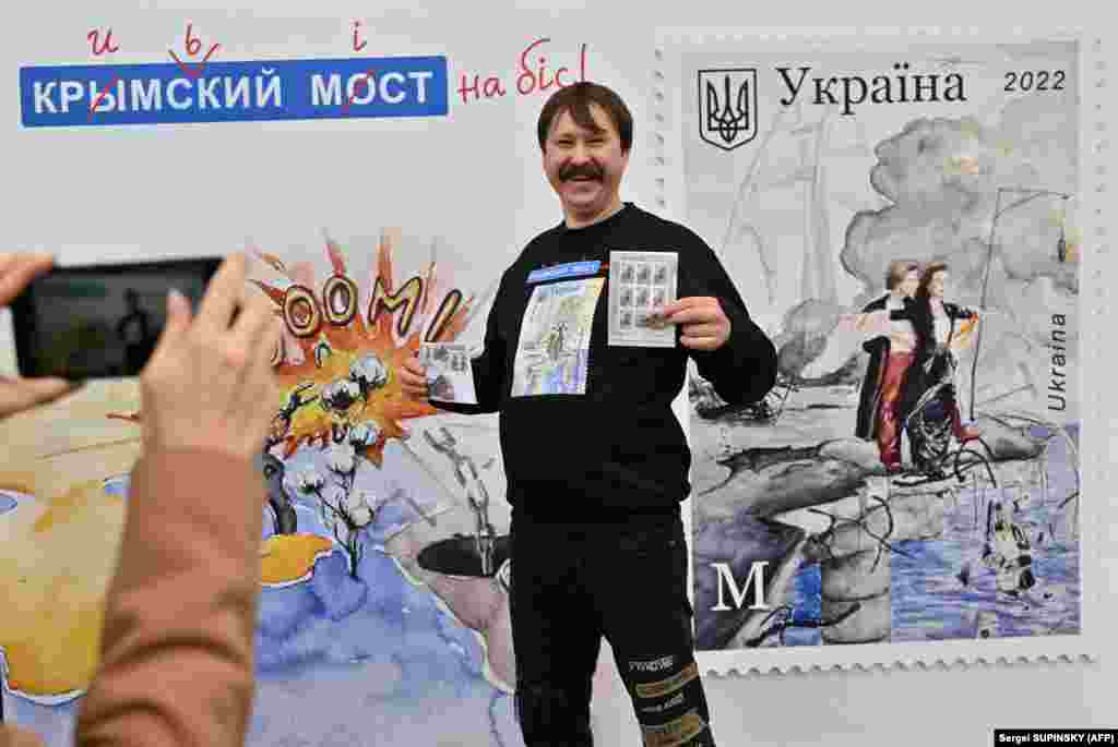 Иллюстрации взрыва моста использовались для сбора денег на военные нужды Украины. Недавно была выпущена новая марка под названием &laquo;Крымский мост, на бис!&raquo; &nbsp;