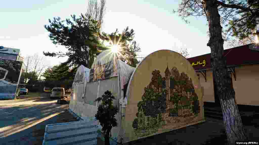 Кафе &laquo;Чойхона &laquo;Самарканд&raquo; по сусідству з &laquo;Космосом&raquo; працює без видимих збоїв