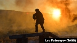 Военнослужащий, призванный в рамках частичной мобилизации, на полигонах Северного флота.