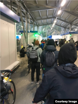 Очередь на границе.