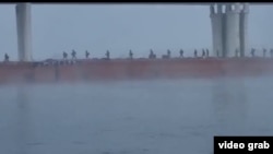 Російські військові пішки залишають Херсон