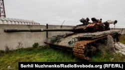 Аеропорт Херсона та знищена російська техніка поруч з аеропортом, Чорнобаївка, 13 листопада 2022 року