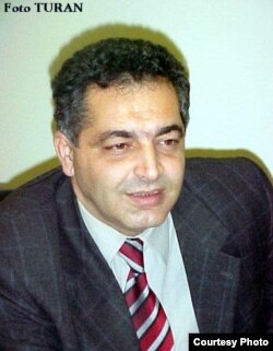 Yazıçı Kamran Nəzirli.