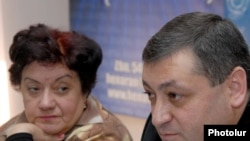 Члены Общественного совета Карине Даниелян и Ованнес Ованнисян