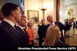 Президенти США та України з європейськимии лідерами під час зустрічі у Білому домі 18 серпня 2025 року