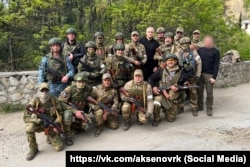 Российский глава Крыма Сергей Аксенов с участниками формирования "БАРС-Крым", 24 апреля 2025 года