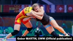 Айпери Медет кызы күрөшүүдө. Архив