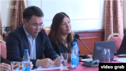 "Азаттыктын" директору Венера Жуматаева, "Азаттыктын" Бишкек бюросунун жетекчисинин милдетин аткаруучу Бакыт Асанов. 2023-жылдын 7-февралы. 