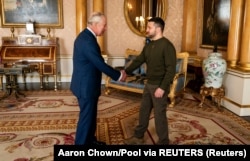 Президент України Володимир Зеленський під час зустрічі з королем Великої Британії Чарльзом III у Букінгемському палаці. Лондон, 8 лютого 2023 рік
