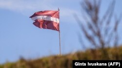 Йдеться про 5-6 тисяч осіб, які не розпочали оформлення посвідок на проживання за новими правилами і не склали іспит із державної мови