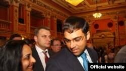 Вишванатан Ананд в Софии на церемонии открытия матча с Веселином Топаловым