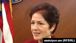 Հայաստանում Միացյալ Նահանգների արտակարգ եւ լիազոր դեսպան Մարի Յովանովիչը: