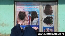 طالبان گفته اند که چادری بهترین پوشش یا حجاب اسلامی به زنان به شمار می رود