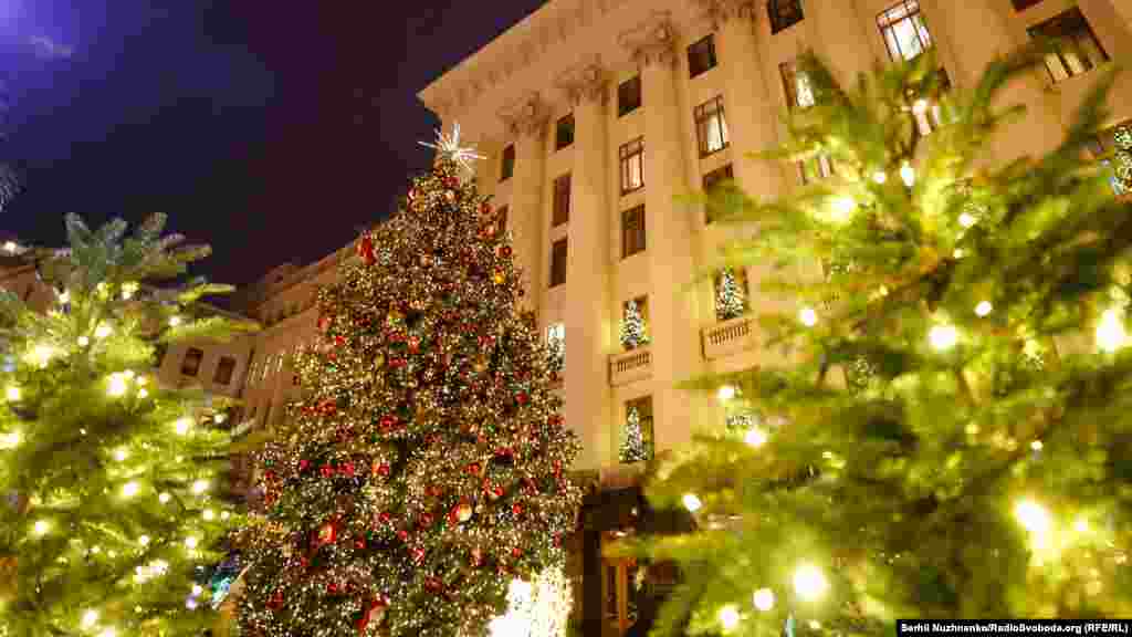 Офіційне відкриття різдвяно-новорічного містечка заплановане на 19 грудня