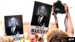 Пикет у здания посольства Австрии в Вильнюсе, 18 июля 2011 г