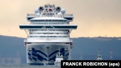 Ляйнэр Diamond Princess ў порце Якагамы, 6 лютага