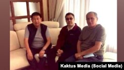 Слева направо: Акылбек Тумонбаев, Садыр Жапарова и Азим Рой.