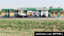 Ýangyç guýujy beket. Türkmenistan. Illýustrasiýa suraty. Arhiwden alyndy.