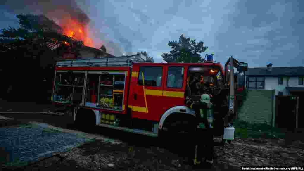 Рятувальники на місці обстрілу