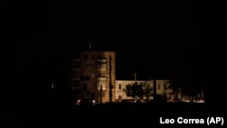 
В «Укренерго» попереджають, що у разі перевищення лімітів можливе застосування аварійних відключень для всіх категорій споживачів.