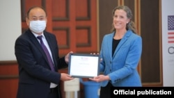 Алымкадыр Бейшеналиев менен Соната Коултер. 27-октябрь.