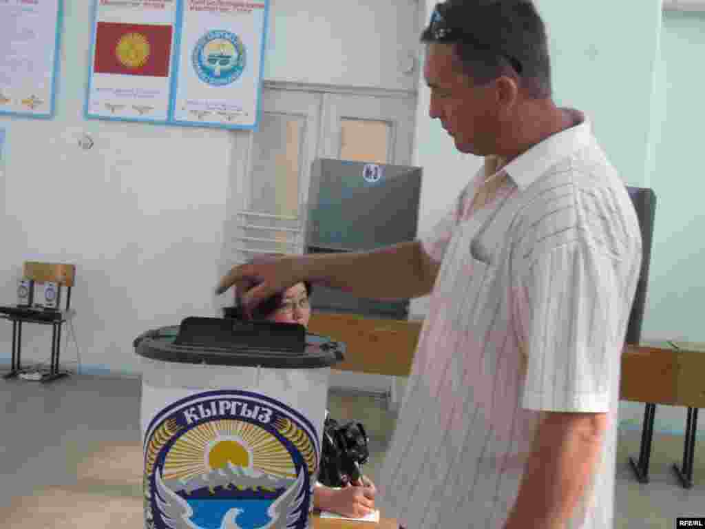 Референдумга катыша турган шайлоочулардын жалпы саны болсо 2 миллион 700 миңге жакын.  Орус мекендешибиз оюн билдирди. 