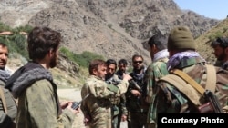 آرشیف- شماری از افراد جبهه مقاومت ملی در ولایت پنجشیر. عکس جنبه تزئینی دارد