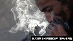 هر روز جوانان بیشتری در افغانستان به مواد مخدر معتاد میشوند