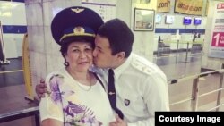 Темир-хан Масейитов апасы менен.