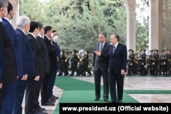 Arhiw suraty. Gurbanguly Berdimuhamedowyň 2021-nji ýylda Özbegistana amala aşyran saparyndan bir pursat.