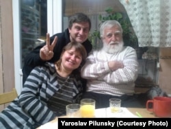 Леонід Пілунський із сином Ярославом та донькою Марією в Києві, 2019 рік