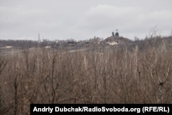 Укріплені та забетоновані бойові позиції «ЛНР» на висотах над КПВВ