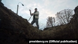 Молдавский актер Эмилиан Крецу в ироничном ролике Минздрава страны