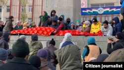 Ноябрда Хорогдо каршылык акциясына чыккандар. Тажикстан. 
