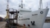 Судно пришвартоване в глибині Одеського морського торговельного порту. Екіпаж і науковці готуються до нової наукової експедиції