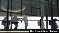 شیوع اومیکرون کشورها را به اتخاذ تدابیری برای مهار بیماری ناشی از آن  وادار کرده است. 