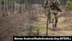 Прикордонники кажуть про близько 40 пострілів із міномета 120-мм калібру