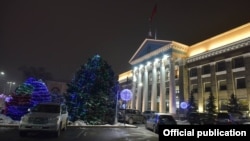 Бишкек шаарынын мэриясынын имараты. Сүрөт иллюстрация үчүн колдонулду. 