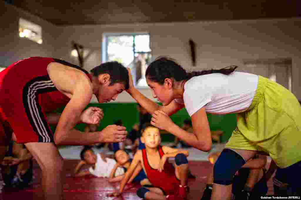 Кыргыз балбан кыздарынын Олимпиада оюндарындагы жана Дүйнөлүк чемпионаттардагы ийгиликтеринен кийин Кыргызстандагы көптөгөн кыздар алардын жолун жолдоого умтула баштады. 14 жаштагы Асема Калыкова да Мээрим, Айсуулуу, Айперинин ийгиликтерине шыктанган айылдык жөнөкөй кыздардын бири.&nbsp;&nbsp;