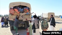 تعدادی از مهاجرین افغان که از پاکستان به افغانستان برگشته اند
