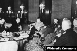 Эміль Гаха і Адольф Гітлер