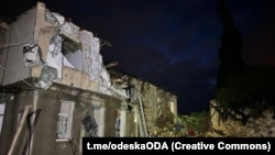 На початку доби 23 квітня російські війська атакували регіони України 16 безпілотниками Shahed і двома балістичними ракетами. В Одесі внаслідок падіння уламків постраждали дев’ять людей