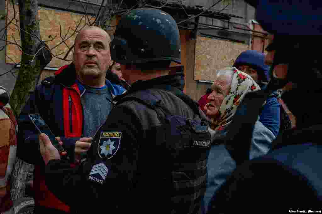 Очевидці на місці атаки. Україна 15 листопада оголосила загальнонаціональну повітряну тривогу другий день поспіль. Військово-повітряні сили країни попередили про загрозу авіаударів, коли були виявлені військові літаки МіГ-31К, які злетіли з території Росії.