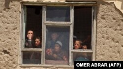 تصویر آرشیف: تعدادی از شاگردان یک مدرسه دینی 