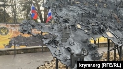 Yañartılğan haritalar – işğal etilgen dört Ukrayına vilâyeti. Aqmescit, Qırım, 2023 senesi noyabr ayı